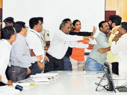 Independent MLA Bachhu Kadu, Nashik Municipal Corporation | आमदार कडू यांची बखेडा बहाद्दरकी! Independent MLA Bachhu Kadu, Nashik Municipal Corporation | आमदार कडू यांची बखेडा बहाद्दरकी!